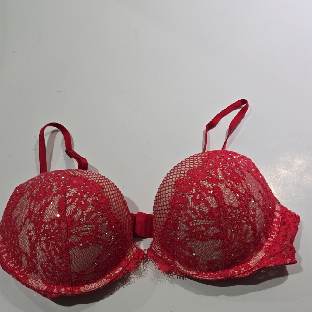 NWOT Victoria's Secret Very Sexy Push Up 34 C Sparkling Red Lace Bra